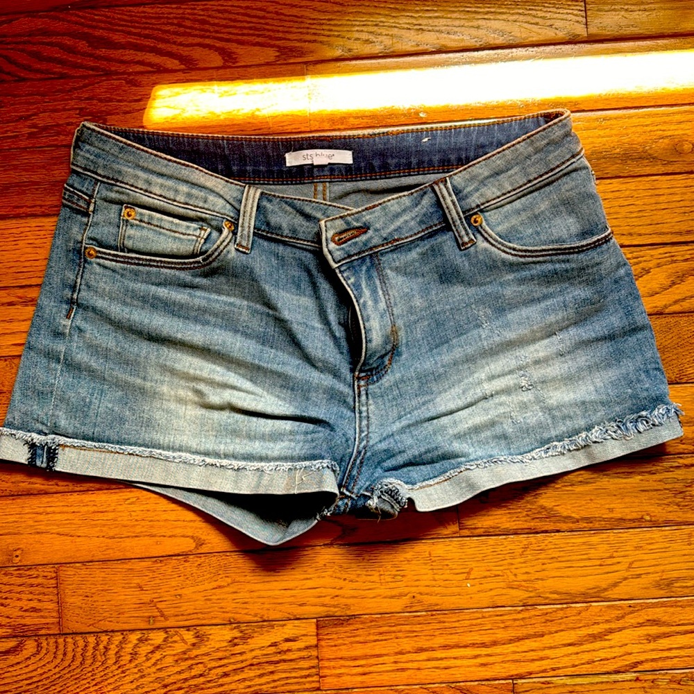 STS Molly Mid rise boyfriend short with Frey roll hem size 10 or 30, 2.5” seam